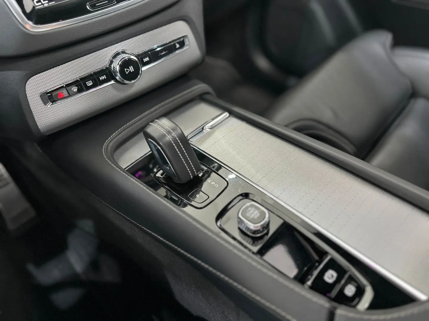 XC90 T8 R Design Recharge Plug-In 7 Sitze/Bowers/AirSusp