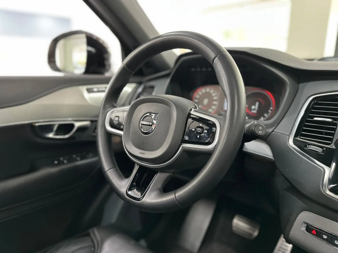 XC90 T8 R Design Recharge Plug-In 7 Sitze/Bowers/AirSusp