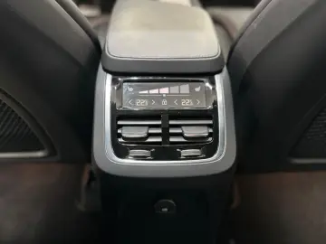 XC90 T8 R Design Recharge Plug-In 7 Sitze/Bowers/AirSusp