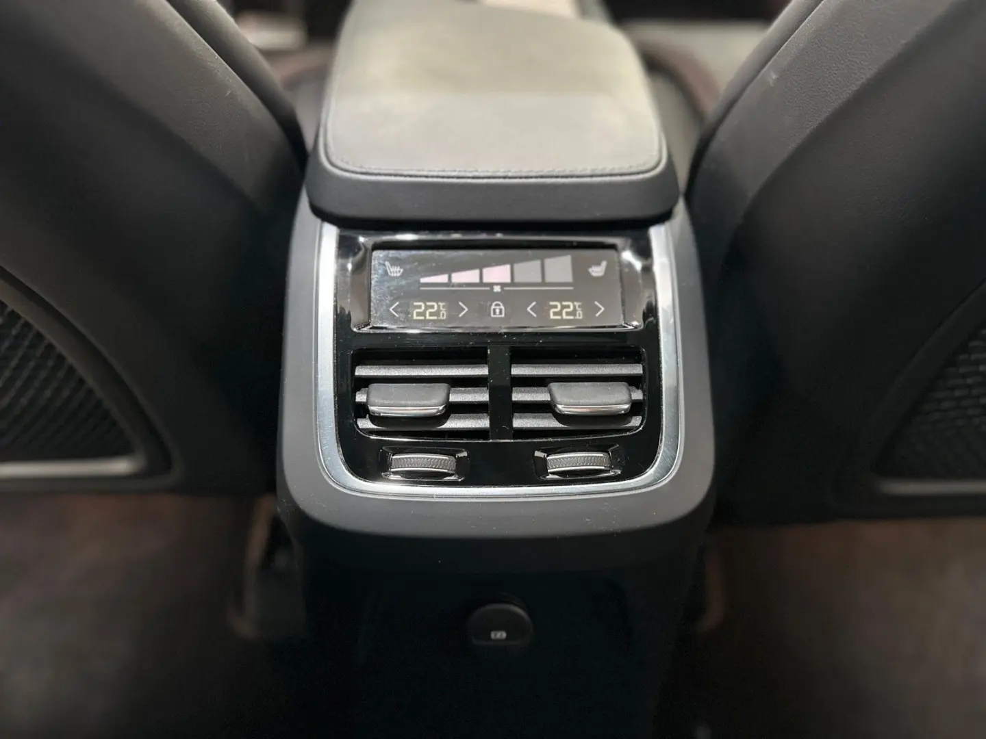 XC90 T8 R Design Recharge Plug-In 7 Sitze/Bowers/AirSusp