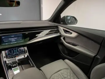 AUDI Q8 55TFSI MHEV