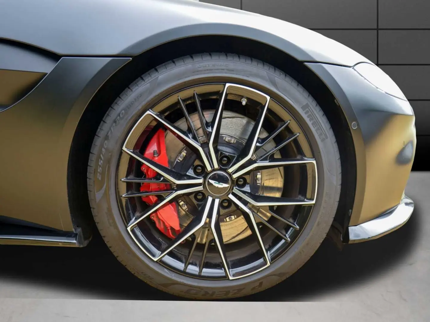 V8 Vantage