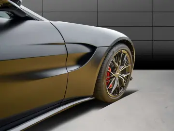 V8 Vantage