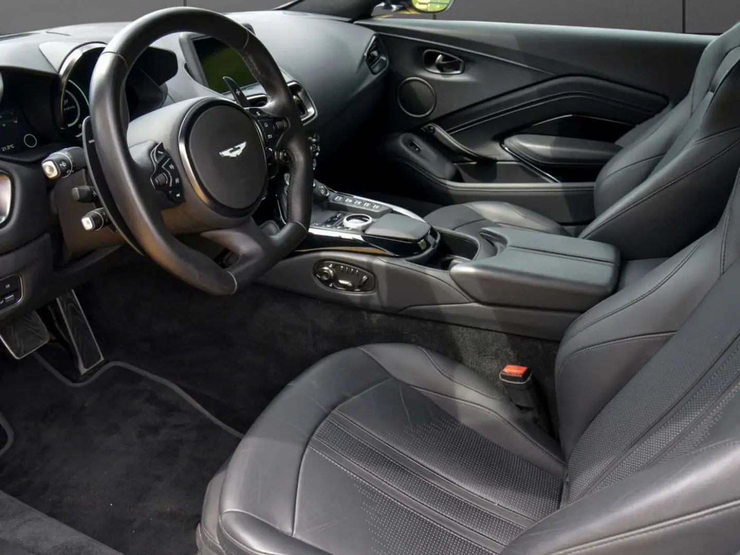 V8 Vantage