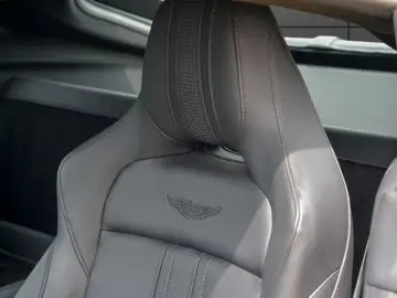 V8 Vantage