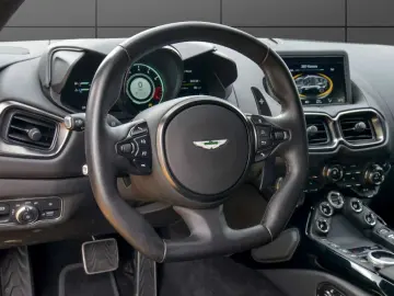 V8 Vantage