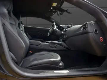 V8 Vantage