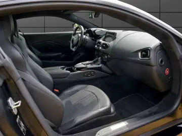 V8 Vantage