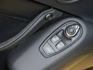 V8 Vantage