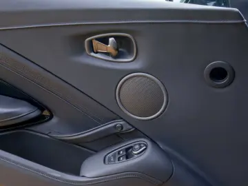 V8 Vantage