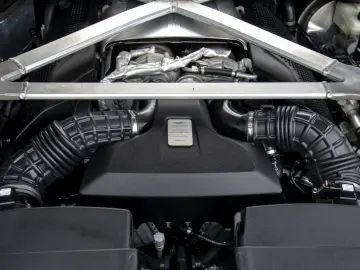 V8 Vantage