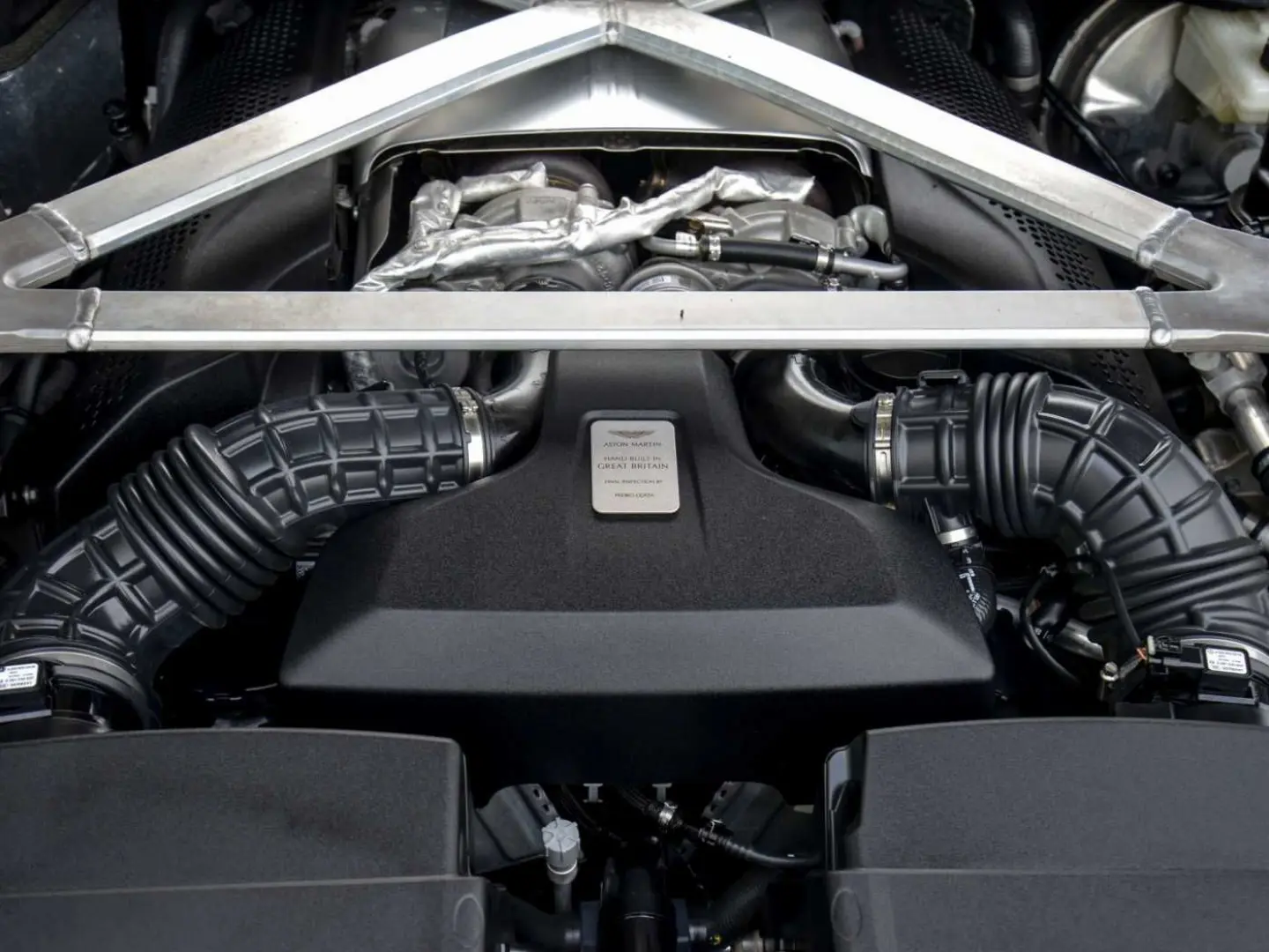 V8 Vantage