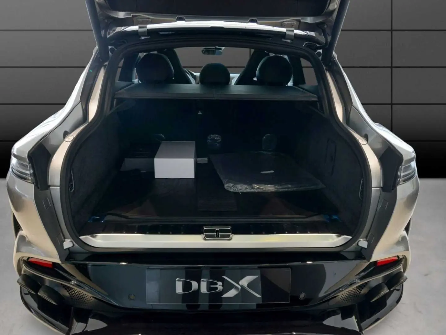 DBX707 MY 2025