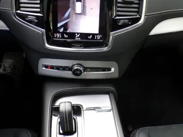 XC90 T8
