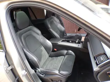 XC90 T8