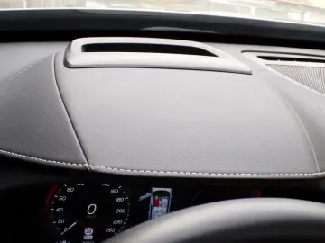 XC90 T8