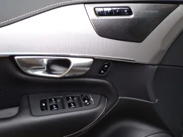 XC90 T8