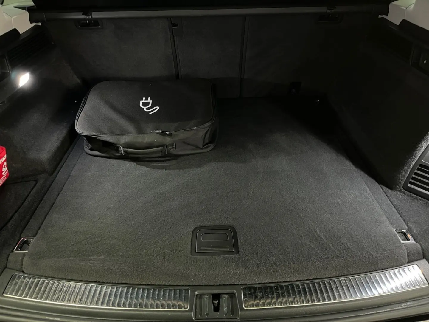 Touareg Elegance 4M TSI eHybrid PANO AHK RFK IQ.