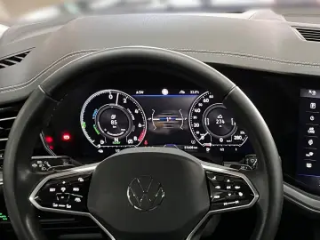 Touareg Elegance 4M TSI eHybrid PANO AHK RFK IQ.