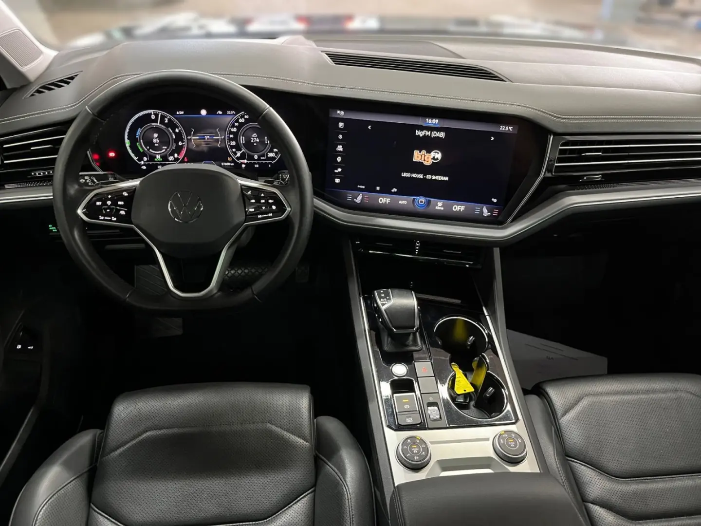 Touareg Elegance 4M TSI eHybrid PANO AHK RFK IQ.