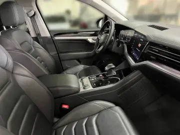 Touareg Elegance 4M TSI eHybrid PANO AHK RFK IQ.