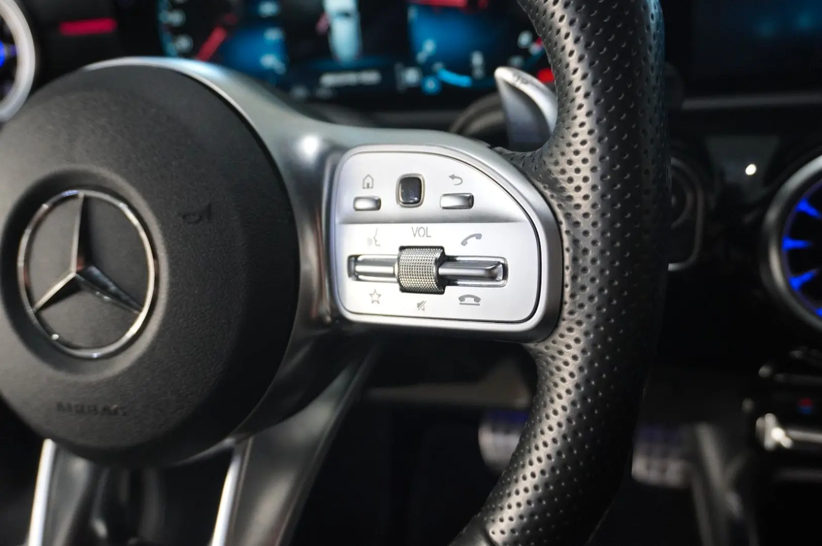 A 45 AMG 4MATIC 8G-DCT NAVI/LED/KAMERA/BURM./DAB