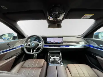 750e xDrive M Sport|SkyLounge|Ventilation
