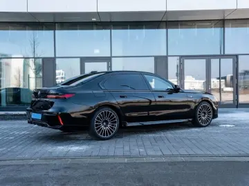 740d xDrive Limo/Massage/Clarity/Assistant/FULL