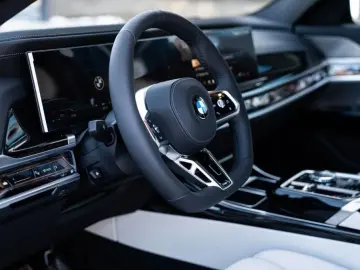 740d xDrive Limo/Massage/Clarity/Assistant/FULL