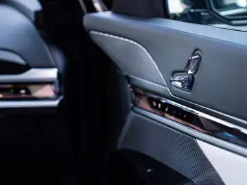 740d xDrive Limo/Massage/Clarity/Assistant/FULL