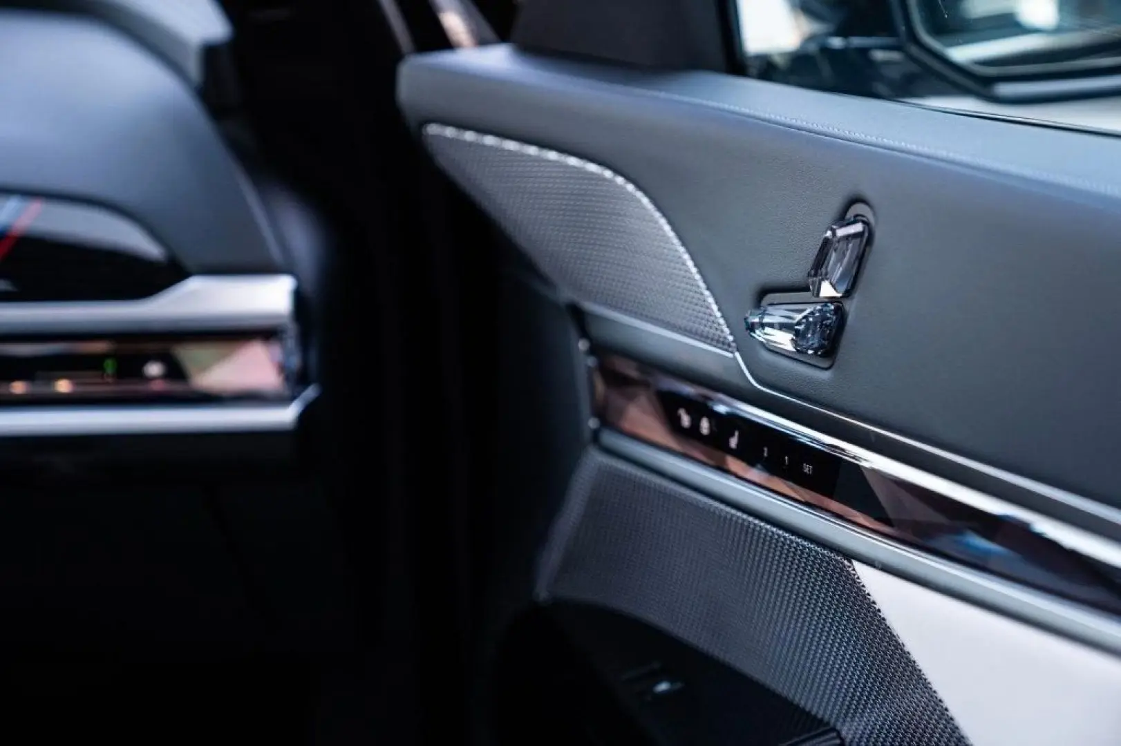 740d xDrive Limo/Massage/Clarity/Assistant/FULL