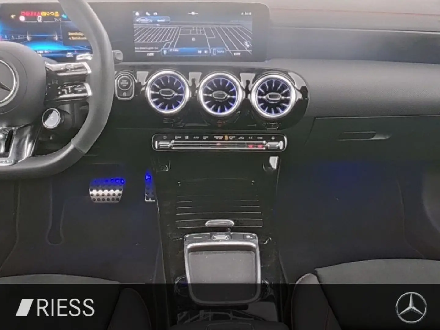 CLA 45 AMG S 4M Premium Plus Night LED Pano HUD