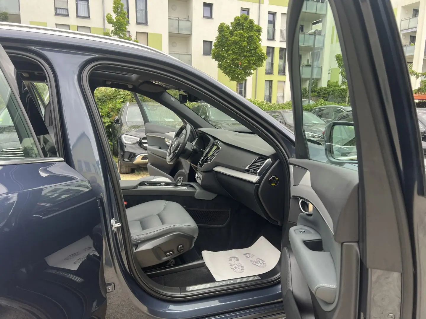 XC90 Momentum Pro AWD AHK+PANO-SD+360°+LEDER+ACC