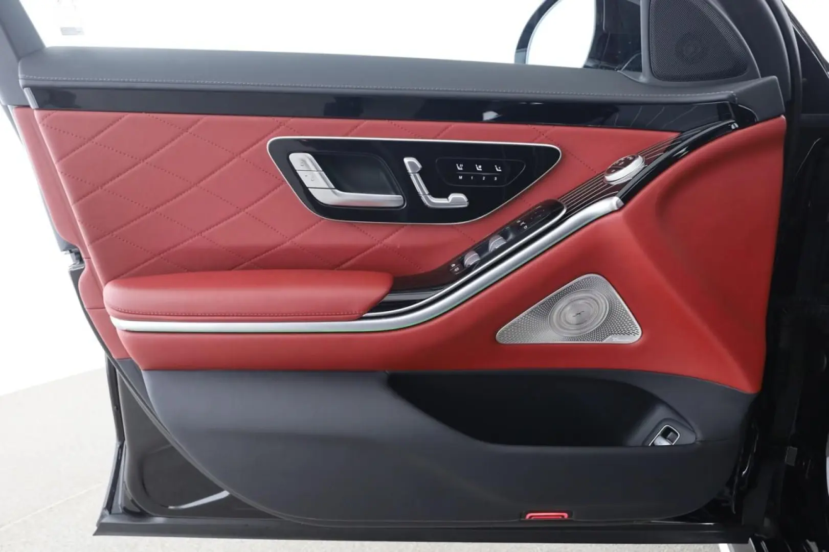 S 580 4M AMG Chauffeur Pano HUD 360 Leder rot