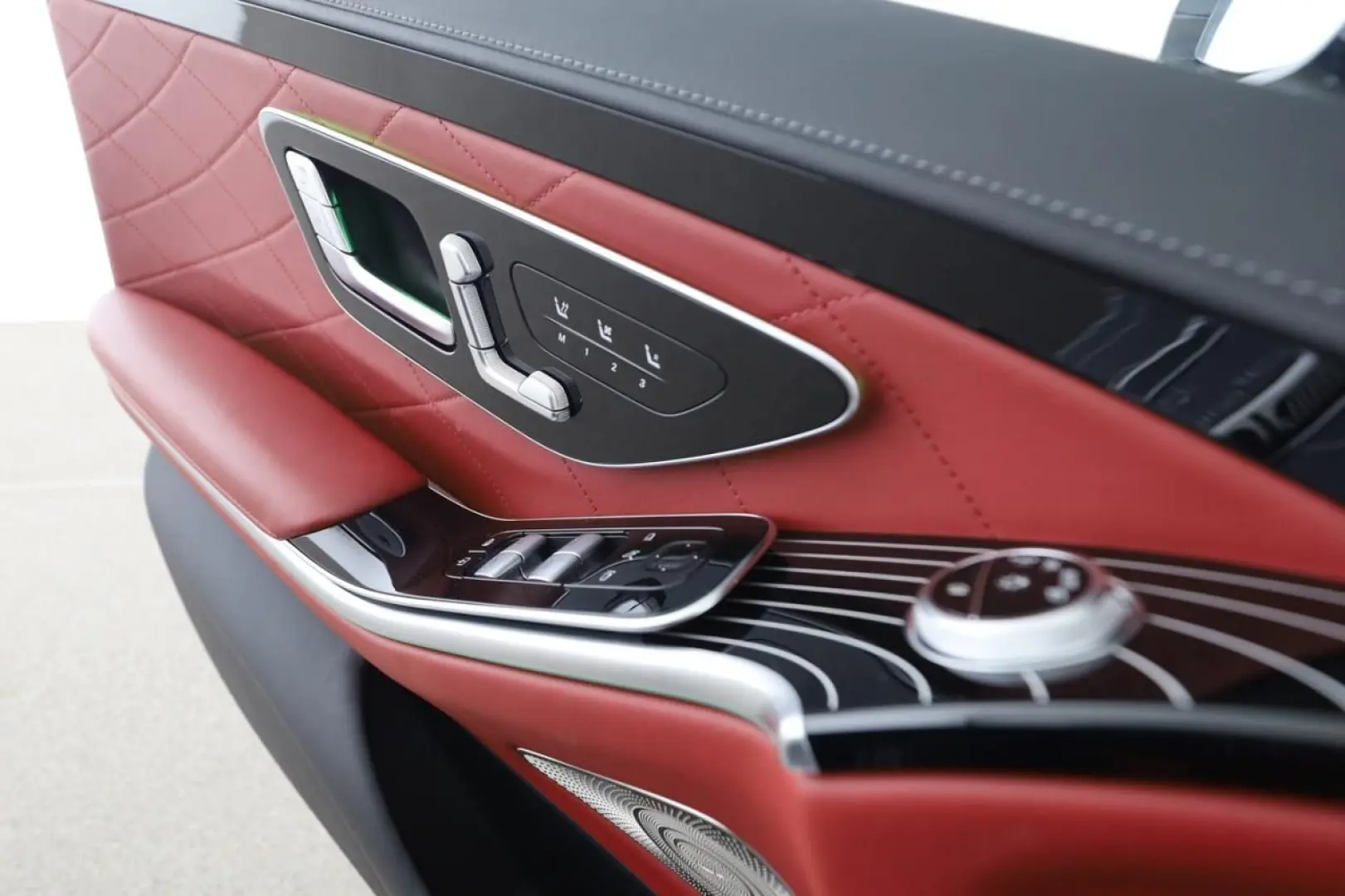 S 580 4M AMG Chauffeur Pano HUD 360 Leder rot