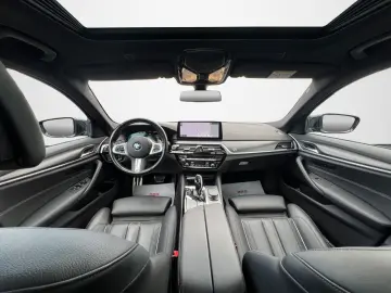 530d M SPORT/AUTO./LASER/HUD/CARPLAY/PANO