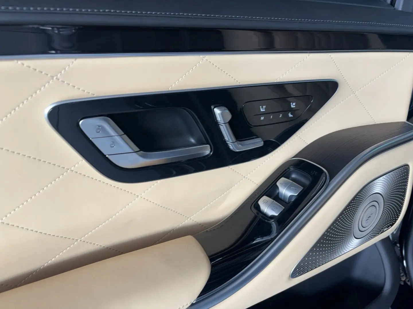 S5004M L €214.099 MANUFAKTUR Exclusiv FirstClass