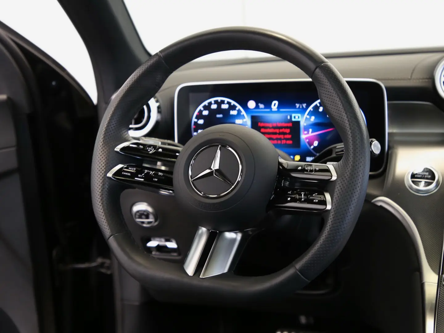 GLC 200 AMG 4M Pano*SHZ*MEMORY*AHK*Totwinkel*19