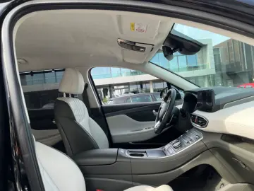 Santa Fe Signature Plug-In Hybrid 4WD