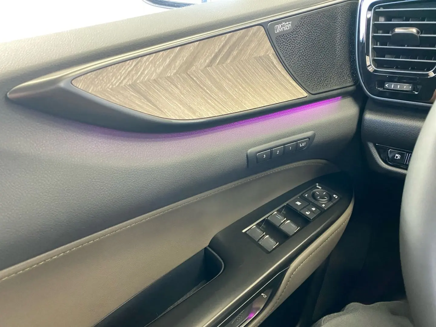 NX 350h E-FOUR Overtrail *Pano*HUD*Mark Levinson