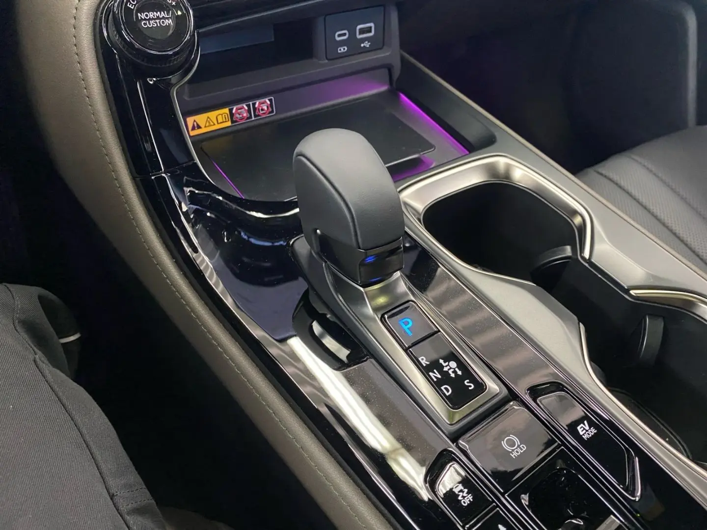 NX 350h E-FOUR Overtrail *Pano*HUD*Mark Levinson
