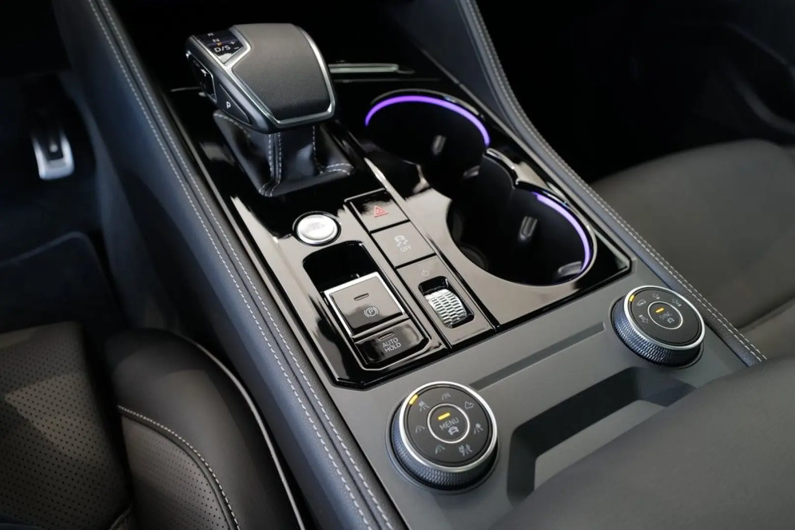 Touareg 3.0TDI R-Line Dynaudio Pano StdHzng HuD