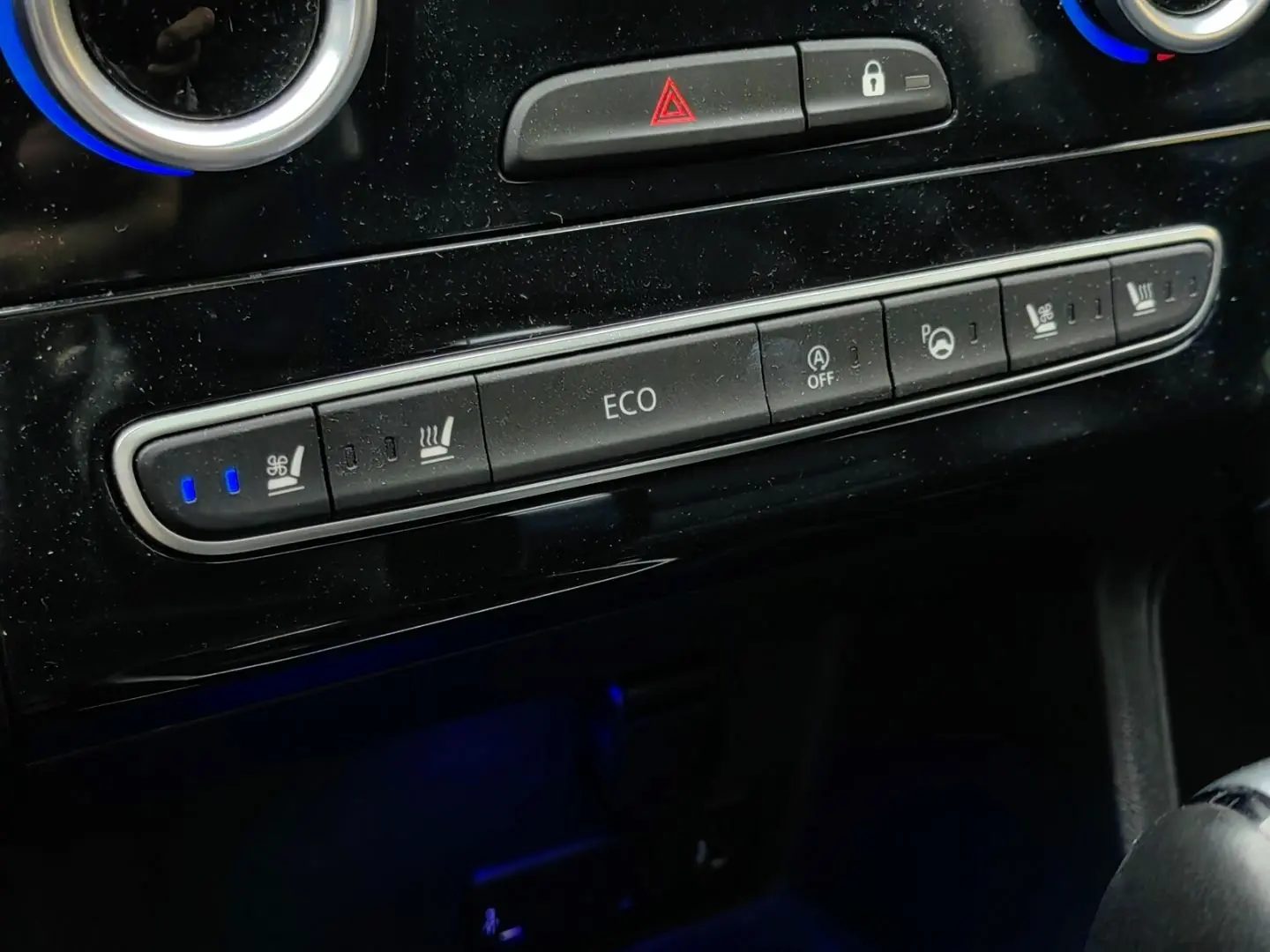 Koleos Initiale Paris 4x4 185 Pano Sitzbelüftung