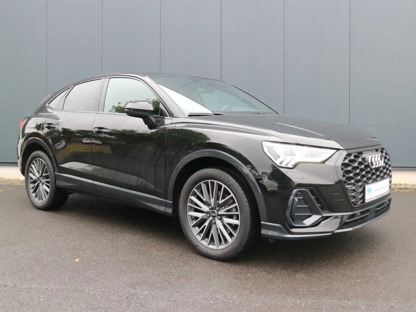 Q3 Sportback 45 1.4 TFSI e basis +Matrix+Navi