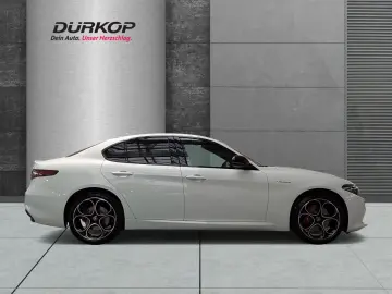 Giulia 2.0 Turbo Veloce Allrad AT NAVI Leder LED