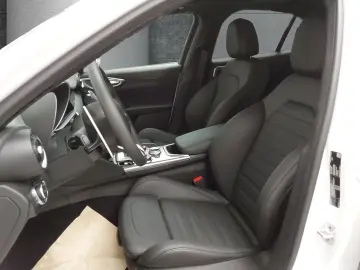Giulia 2.0 Turbo Veloce Allrad AT NAVI Leder LED