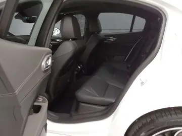 Giulia 2.0 Turbo Veloce Allrad AT NAVI Leder LED