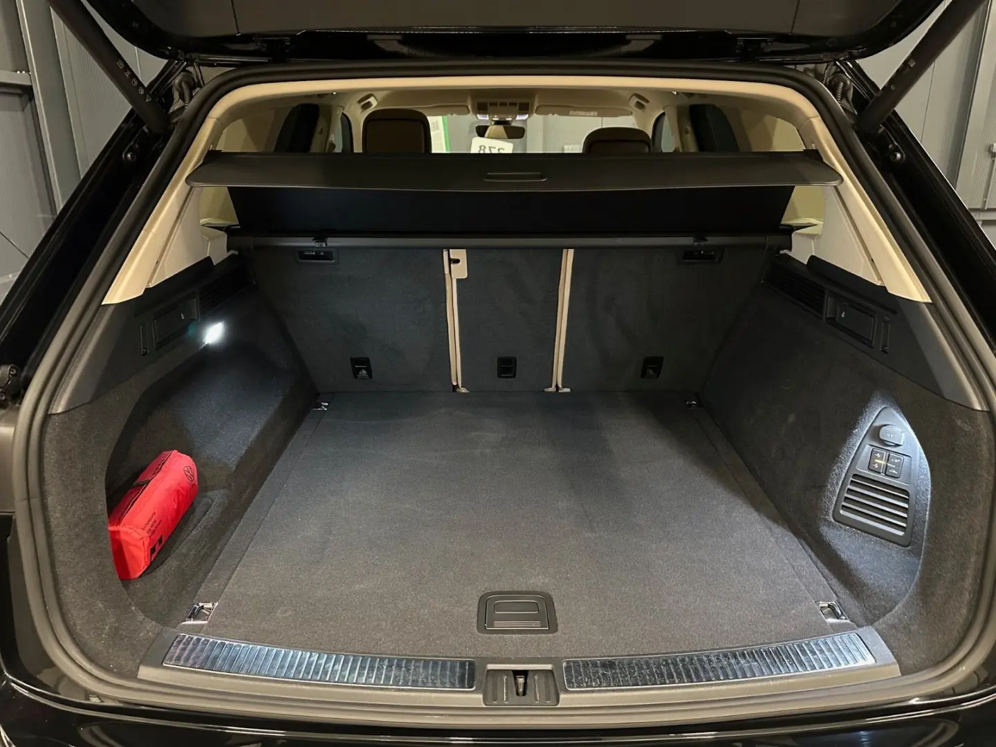 Touareg V6 4Motion R-Line*LEDER/Beige*VW-GARANTI