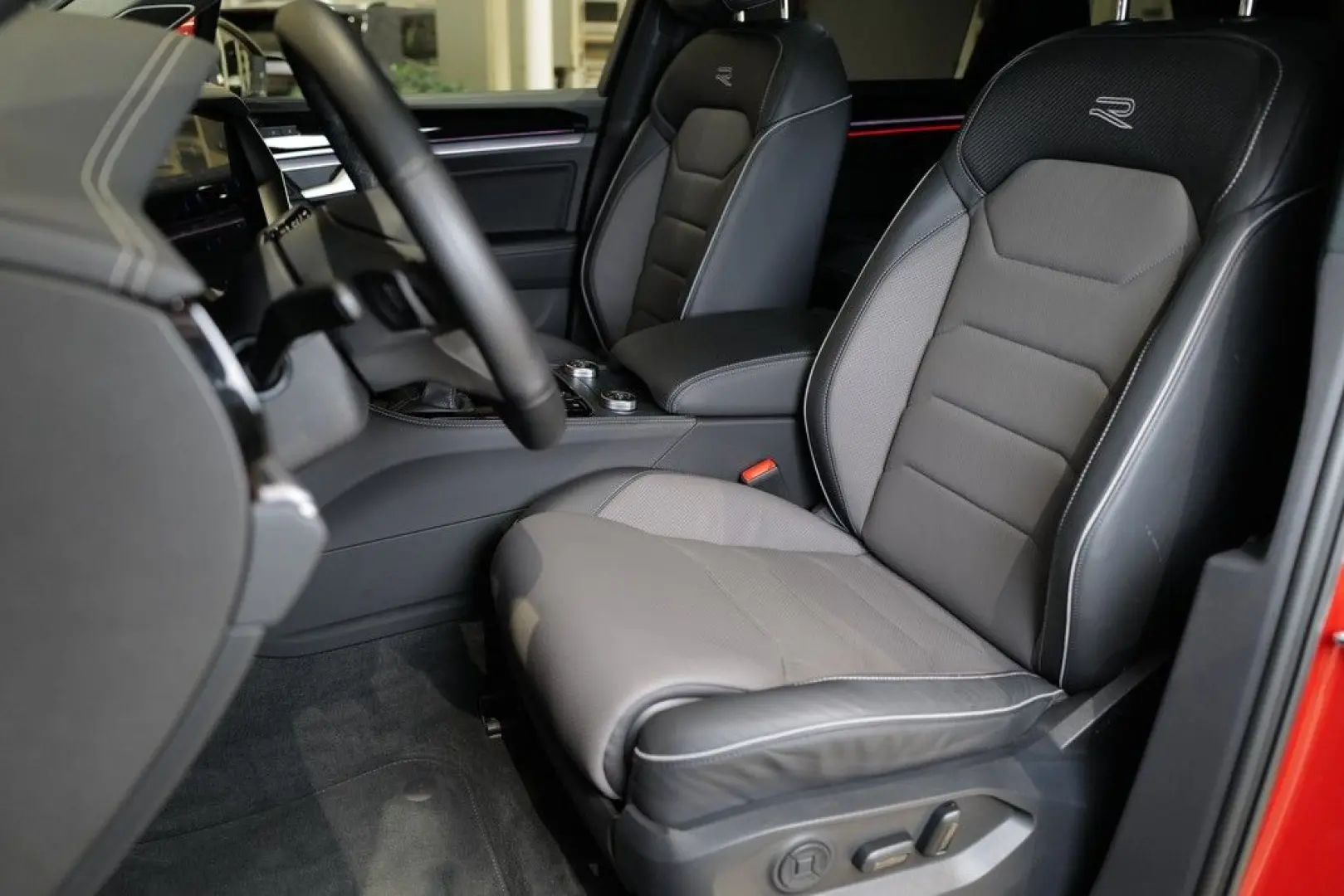 Touareg 3.0TDI R-Line Pano Dynaudio StdHz AHK Ke
