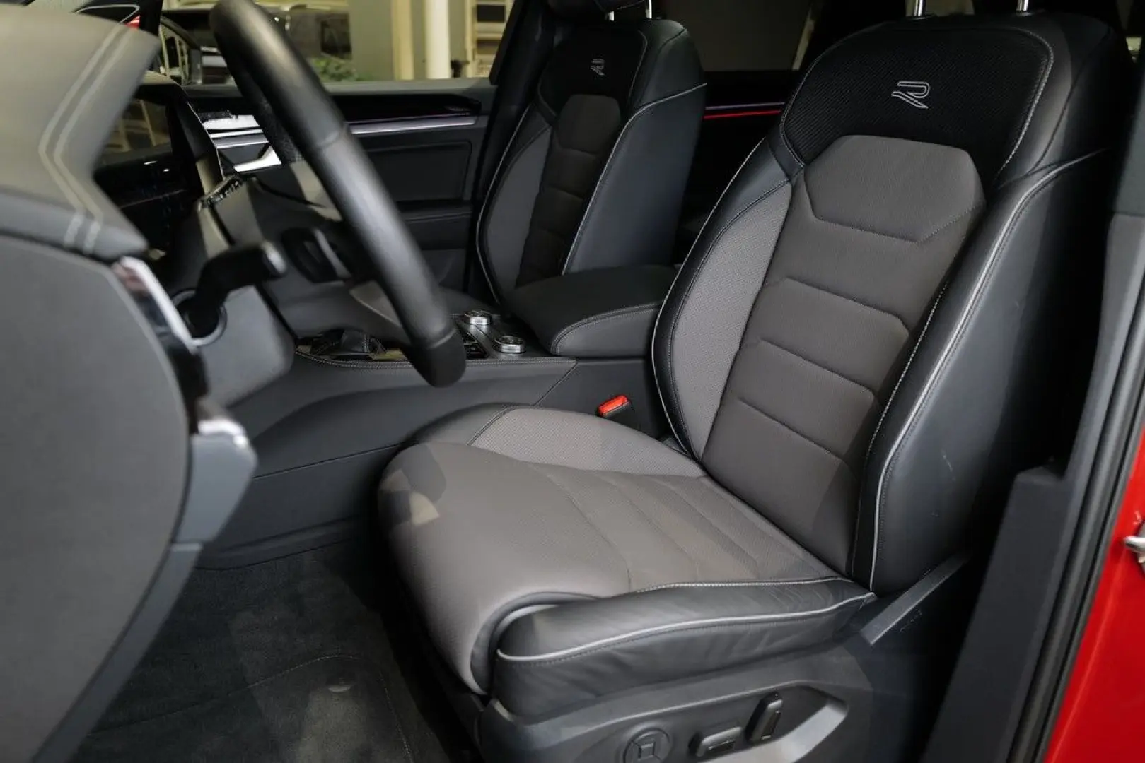 Touareg 3.0TDI R-Line Pano Dynaudio StdHz AHK Ke